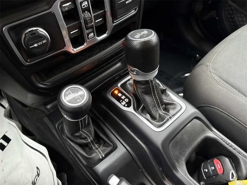 Used 2020 Jeep Wrangler Unlimited Sahara image 21