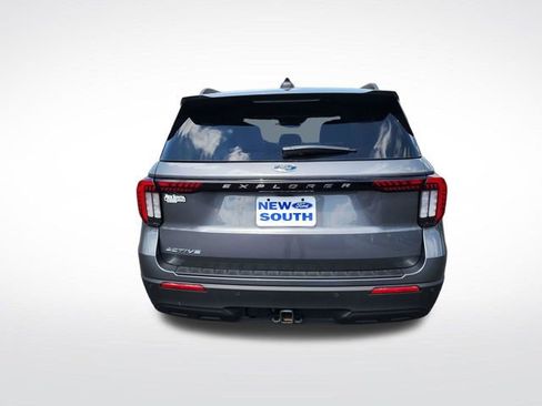 Used 2025 Ford Explorer Active RWD image 4