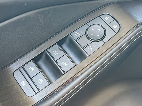 Used 2025 Nissan Rogue SV w/ SV Premium Package FWD image 14
