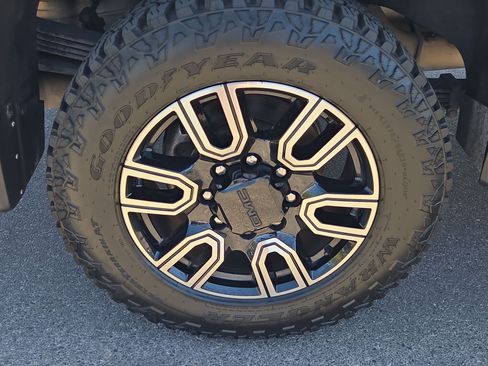 Used 2020 GMC Sierra 2500 AT4 w/ AT4 Premium Package AWD/4WD image 12