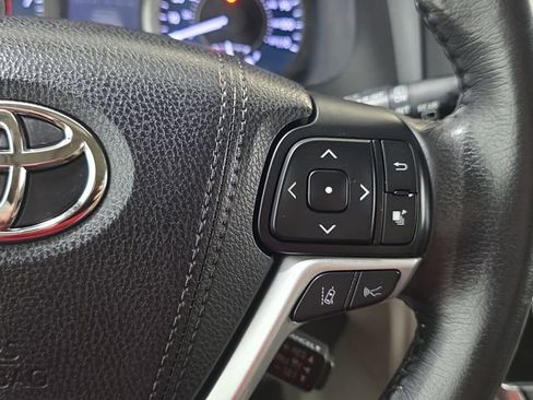 Used 2018 Toyota Sienna XLE w/ XLE Navigation Package FWD image 17