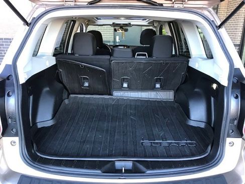 Used 2015 Subaru Forester 2.5i Premium w/ All-Weather Package image 10