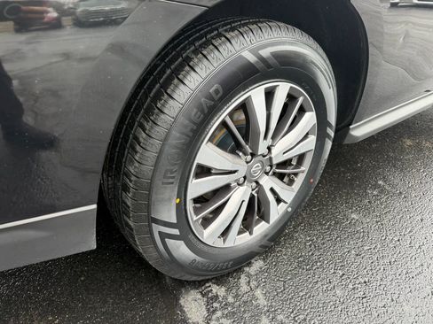 Used 2019 Nissan Pathfinder SV image 39