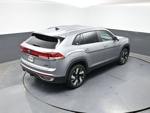 Used 2025 Volkswagen Atlas Cross Sport SE FWD image 41