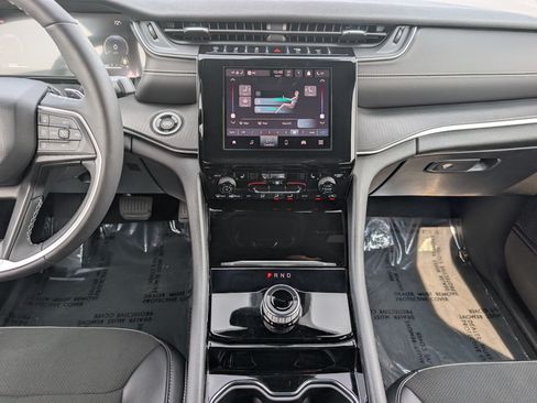 Used 2023 Jeep Grand Cherokee Altitude AWD/4WD image 18
