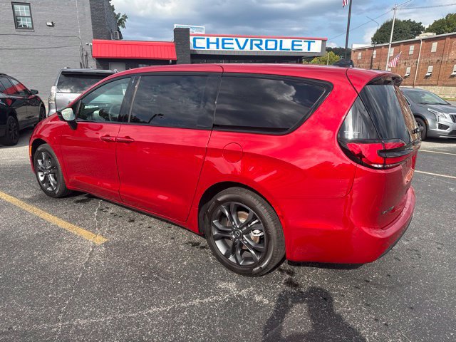 Used 2026 Chrysler Pacifica Select FWD image 2
