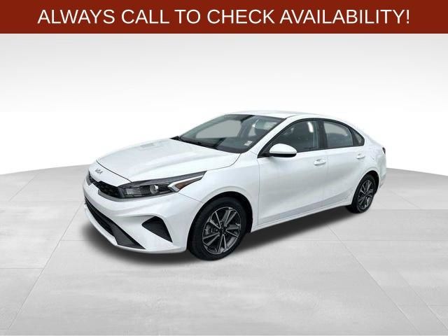 Used 2023 Kia Forte LXS FWD image 3