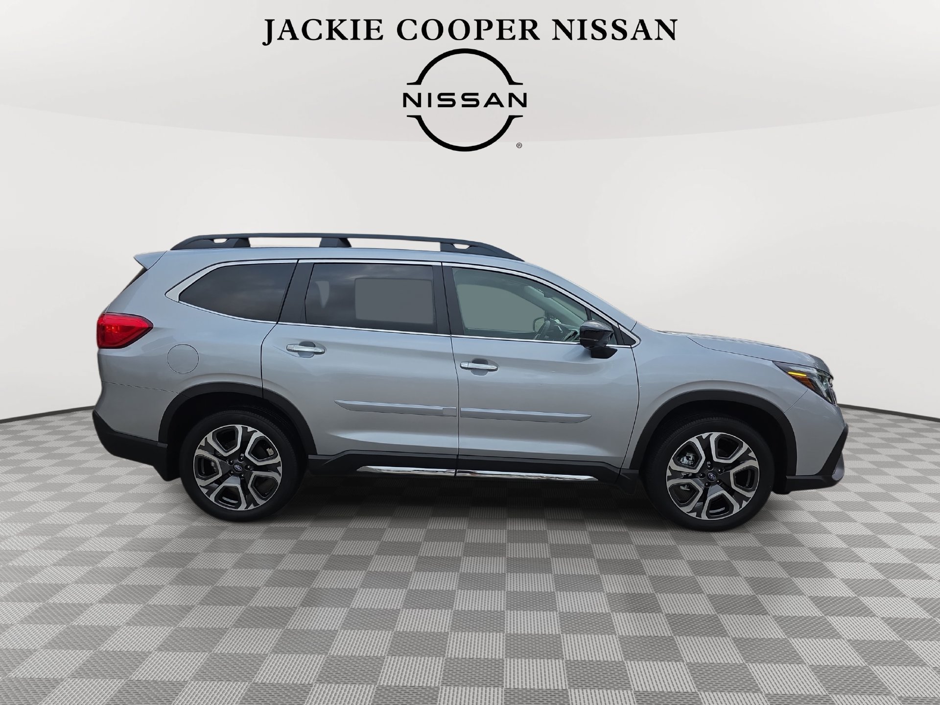 Used 2025 Subaru Ascent Touring w/ Popular Package #1 AWD/4WD image 4