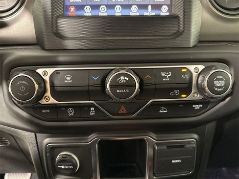 Used 2023 Jeep Wrangler Sport image 27