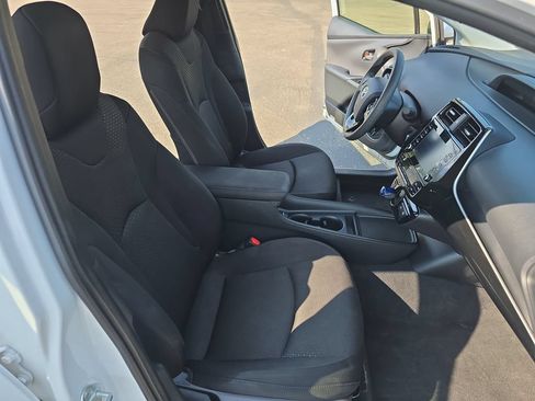 Used 2022 Toyota Prius LE FWD image 12