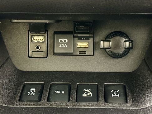 Used 2019 Toyota Highlander XLE image 18