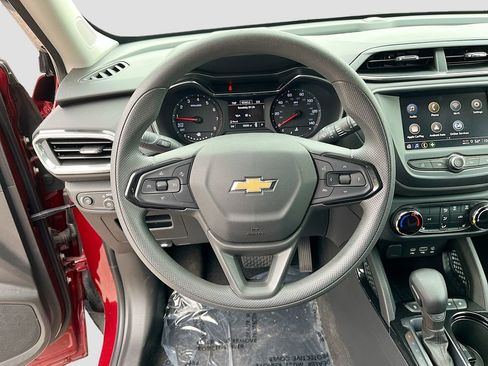 Used 2023 Chevrolet TrailBlazer LT FWD image 17
