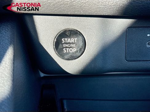 Used 2024 Nissan Rogue SV AWD/4WD image 17