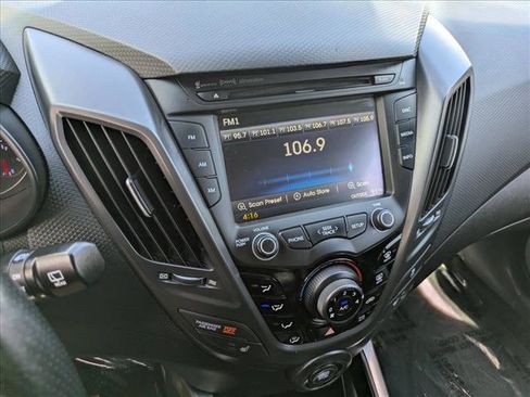 Used 2016 Hyundai Veloster Turbo FWD image 12