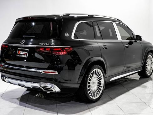 Used 2024 Mercedes-Benz Maybach GLS 600 4MATIC image 4