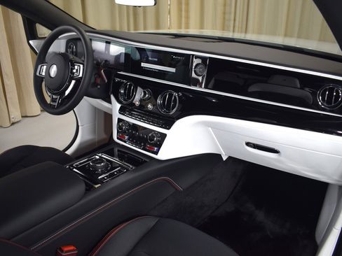 New 2025 Rolls-Royce Spectre w/ Leather Finishing Pack image 23