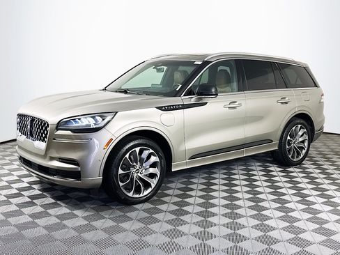 Used 2023 Lincoln Aviator Grand Touring w/ Equipment Group 301A AWD/4WD image 4