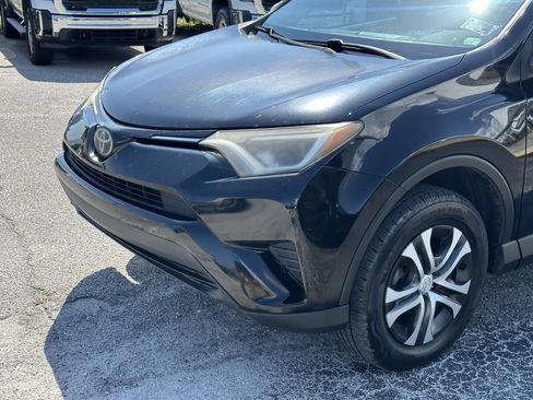 Used 2018 Toyota RAV4 LE FWD image 8