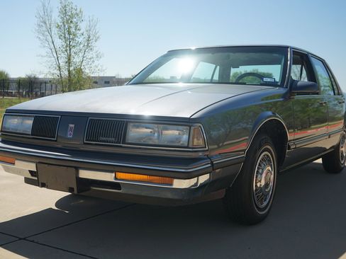 Used 1989 Oldsmobile 88 Royale image 3