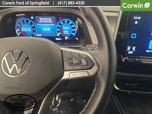 Used 2024 Volkswagen Atlas Cross Sport SE image 30