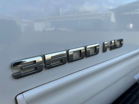 Used 2011 GMC Sierra 3500 SLT w/ SLT Convenience Package image 31