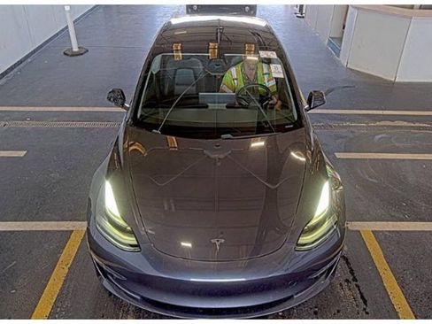Used 2021 Tesla Model 3 Standard Range Plus RWD image 2