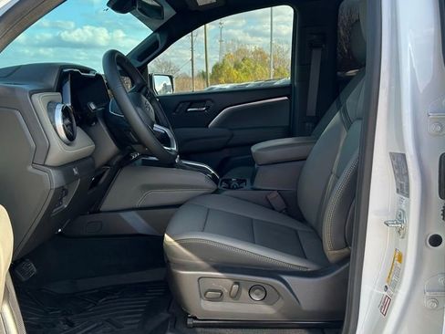 Used 2025 Chevrolet Colorado ZR2 w/ Technology Package image 26