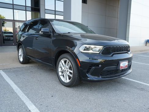 Used 2024 Dodge Durango GT RWD image 2