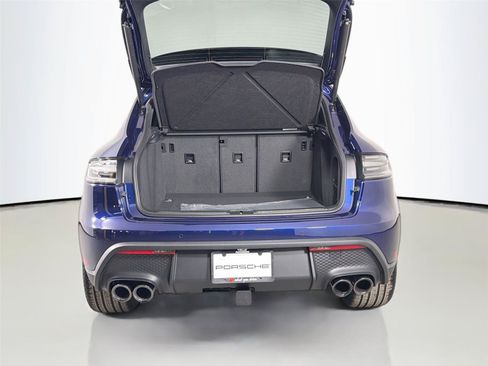 Certified 2026 Porsche Macan AWD/4WD image 36