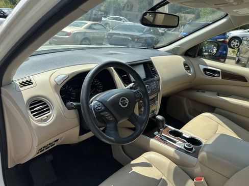 Used 2018 Nissan Pathfinder Platinum AWD/4WD image 18