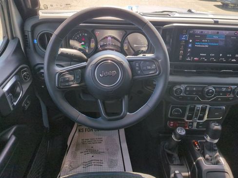 Used 2024 Jeep Wrangler Unlimited Rubicon 4xe w/ Convenience Group AWD/4WD image 13