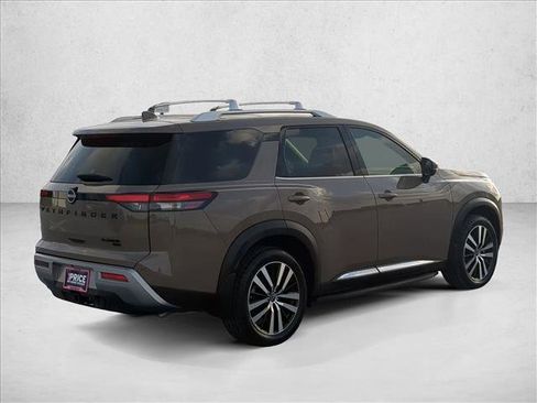 Used 2023 Nissan Pathfinder Platinum w/ Black Appearance Package AWD/4WD image 5