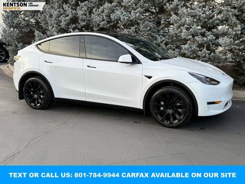 Used 2022 Tesla Model Y Long Range image 11