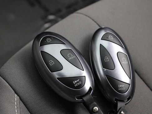 Certified 2025 Hyundai Elantra Sport image 29