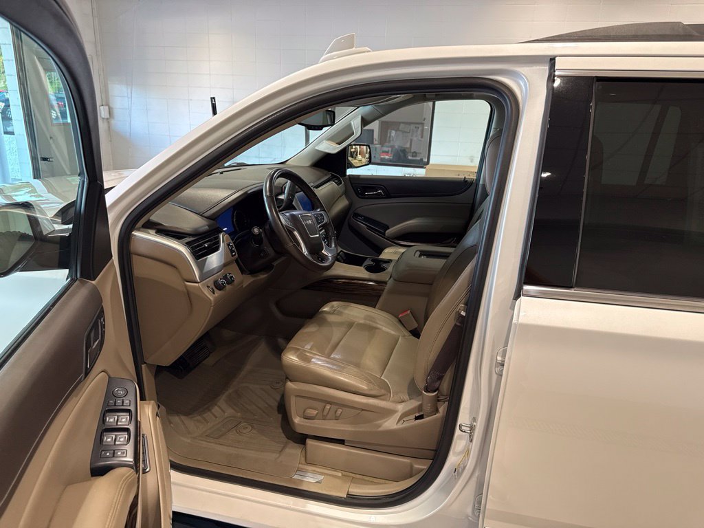 Used 2017 GMC Yukon SLT w/ Premium Edition AWD/4WD image 24