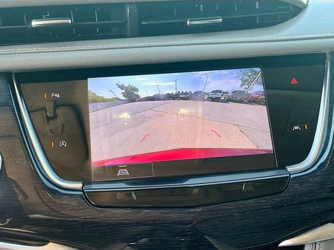Used 2025 Cadillac XT6 Premium Luxury FWD image 14