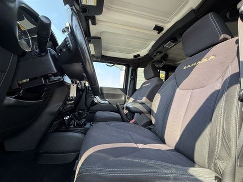 Used 2013 Jeep Wrangler Unlimited Sahara w/ Connectivity Group AWD/4WD image 20