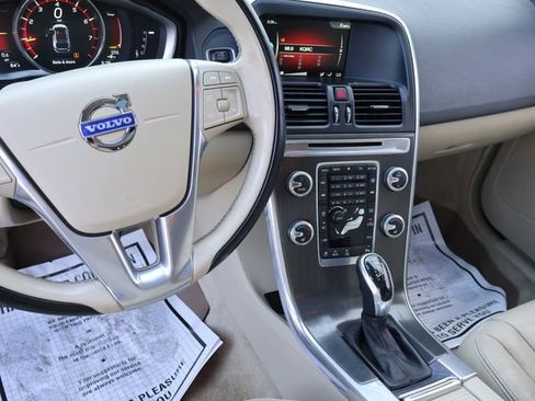 Used 2015 Volvo XC60 T5 Premier w/ Proximity Package image 25