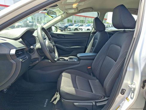 Used 2025 Nissan Altima 2.5 S FWD image 14