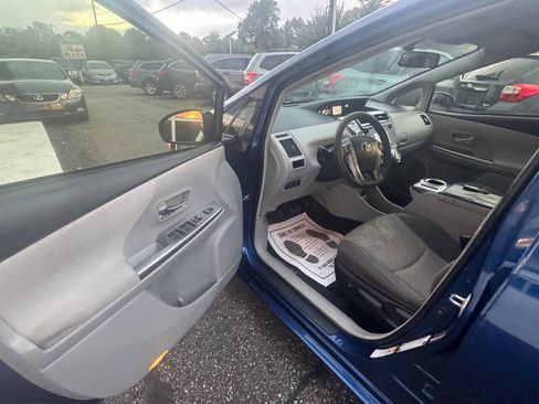 Used 2015 Toyota Prius V Five image 15