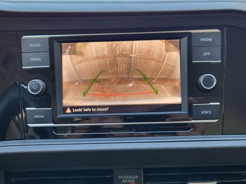 Used 2024 Volkswagen Jetta SE image 18