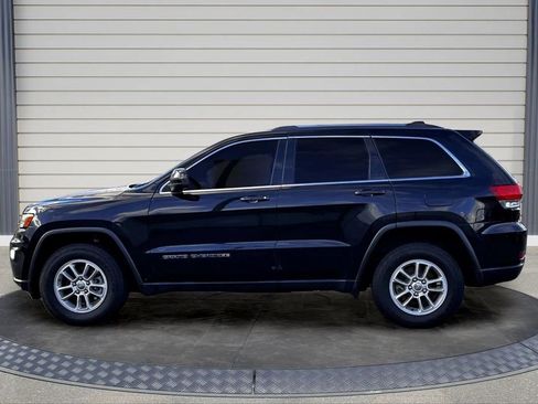 Used 2019 Jeep Grand Cherokee Laredo image 4