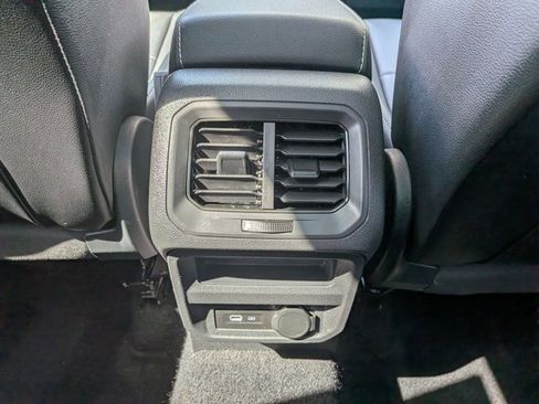 Used 2021 Volkswagen Tiguan SE w/ Panoramic Sunroof Package image 16