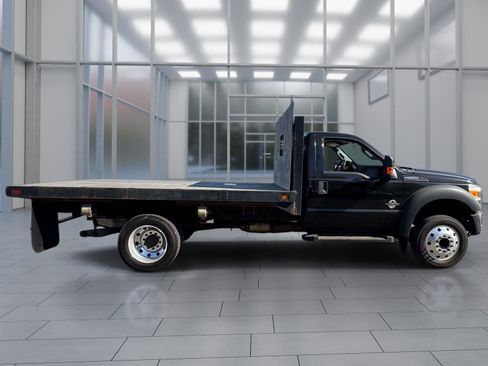 Used 2015 Ford F550 2WD Regular Cab Super Duty image 4