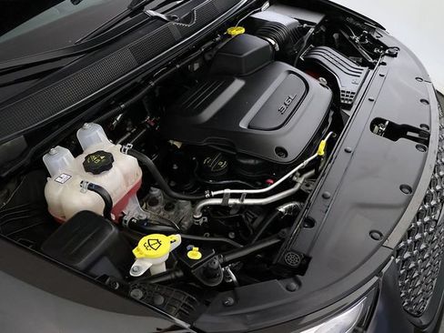Used 2025 Chrysler Pacifica Limited FWD image 37