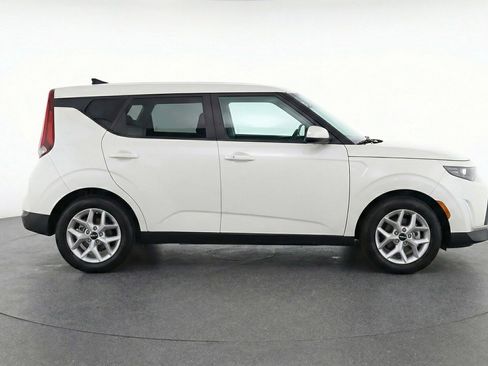 Used 2025 Kia Soul LX w/ LX Technology Package FWD image 8