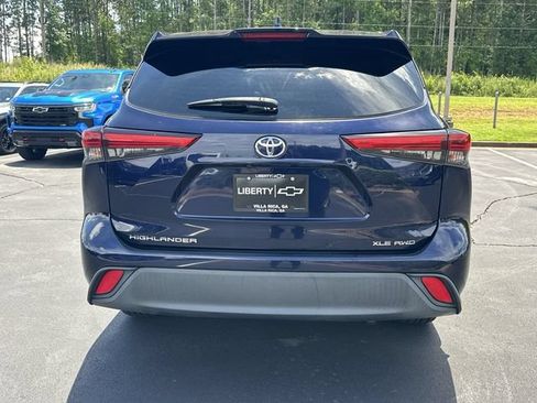Used 2021 Toyota Highlander XLE AWD/4WD image 5