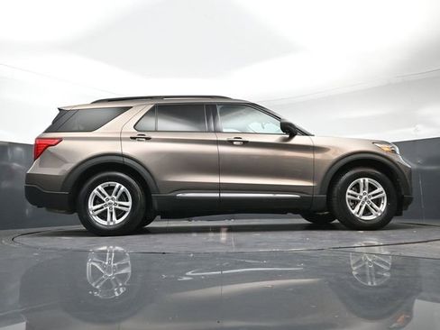 Used 2021 Ford Explorer XLT image 47