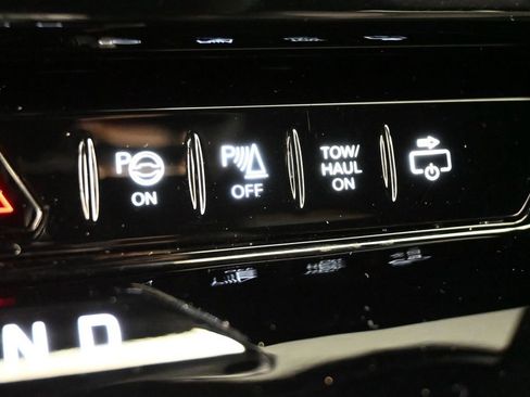 Used 2022 Jeep Wagoneer Series III w/ Convenience Group I AWD/4WD image 22