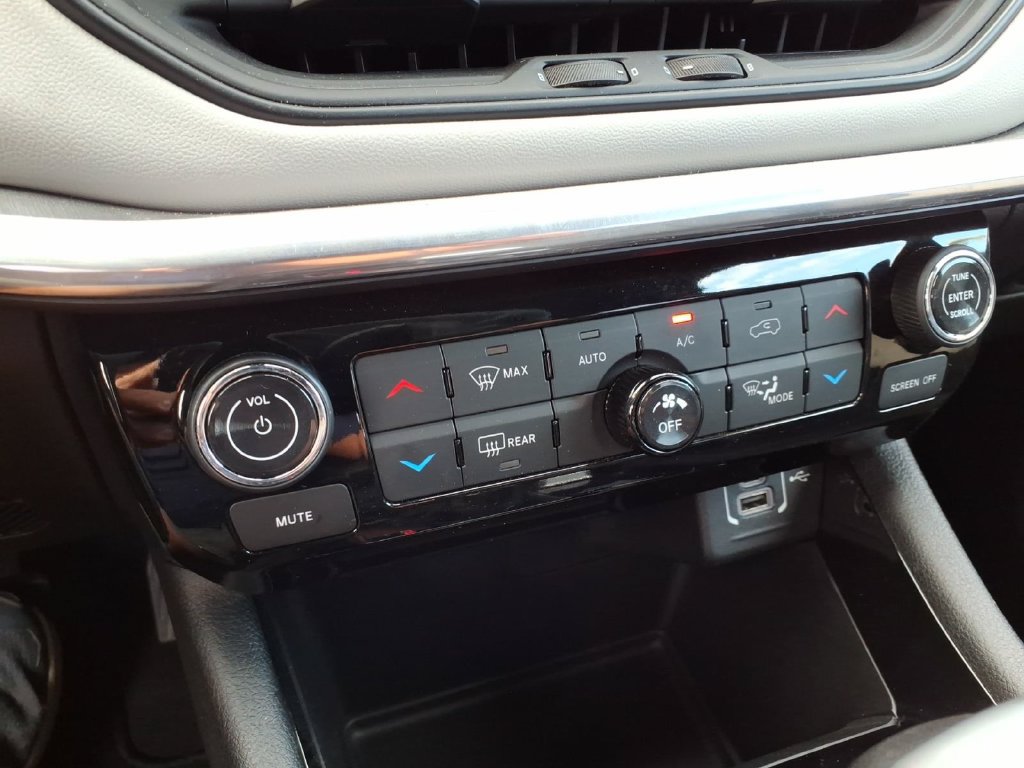 Certified 2024 Jeep Compass Limited AWD/4WD image 16